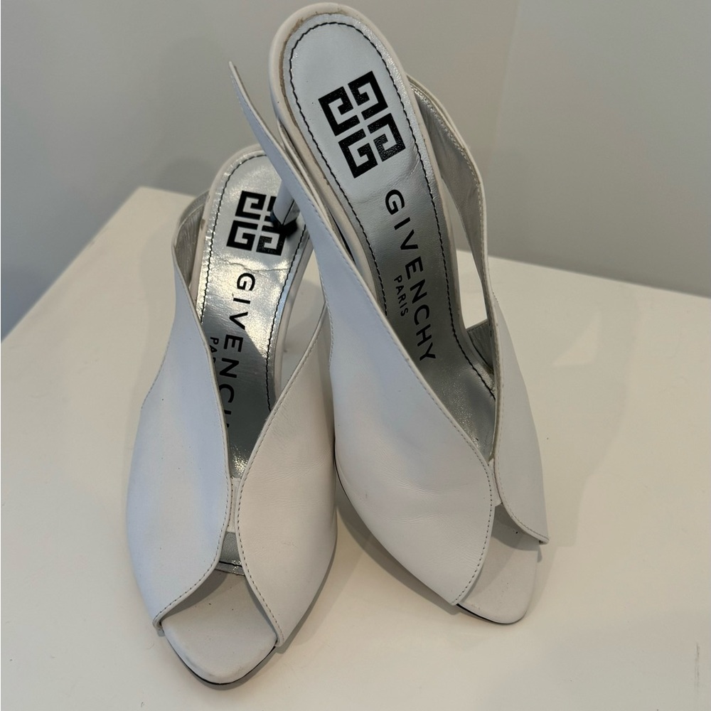 Govenchy uaed shoe